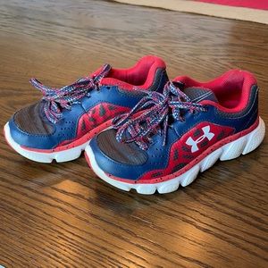 Under Armour sneaks, little boy size 11, GUC